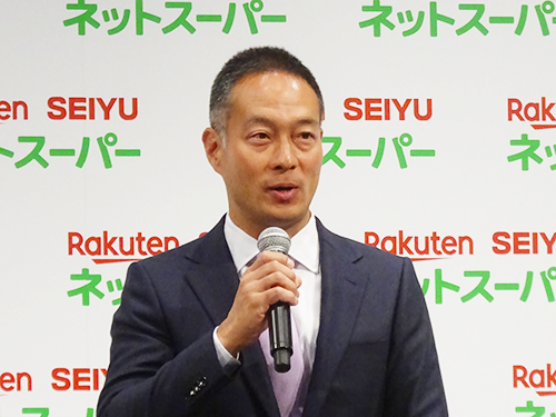 記者発表する楽天の小森紀昭執行役員